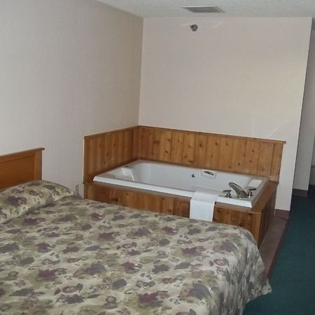 Chicaugon Lake Inn Gaastra Экстерьер фото