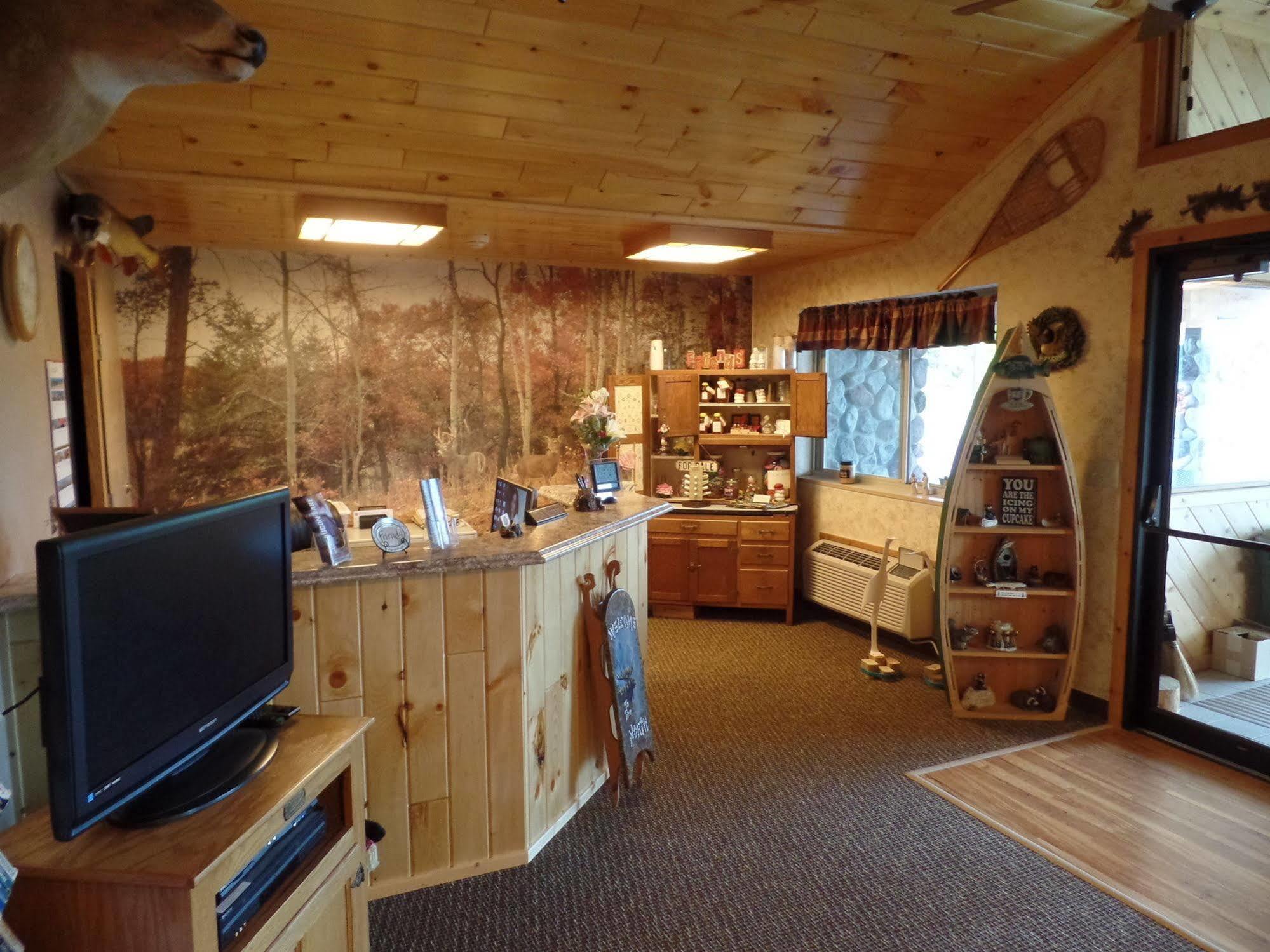 Chicaugon Lake Inn Gaastra Экстерьер фото