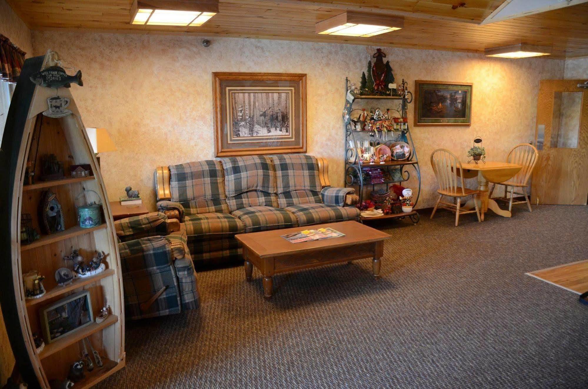 Chicaugon Lake Inn Gaastra Экстерьер фото