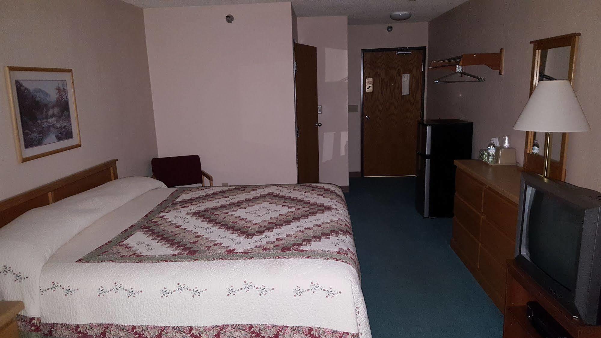 Chicaugon Lake Inn Gaastra Экстерьер фото